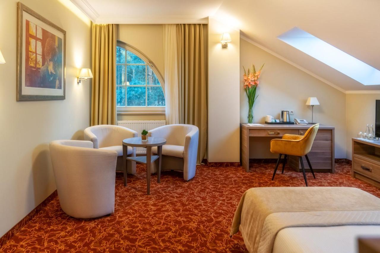 אוסטרולקה Korona Hotel מראה חיצוני תמונה