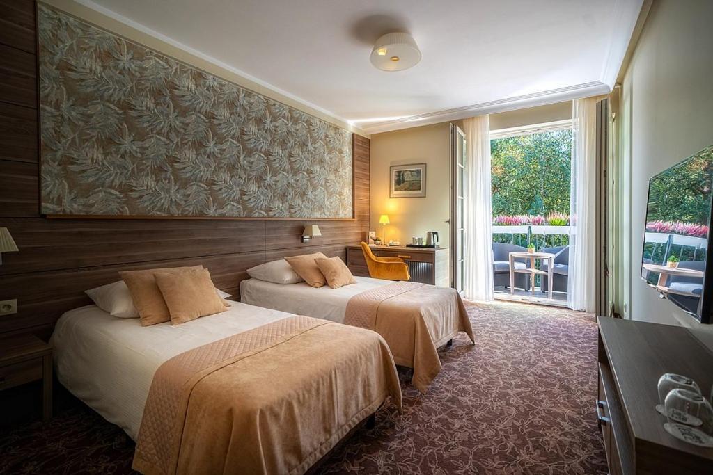 אוסטרולקה Korona Hotel מראה חיצוני תמונה