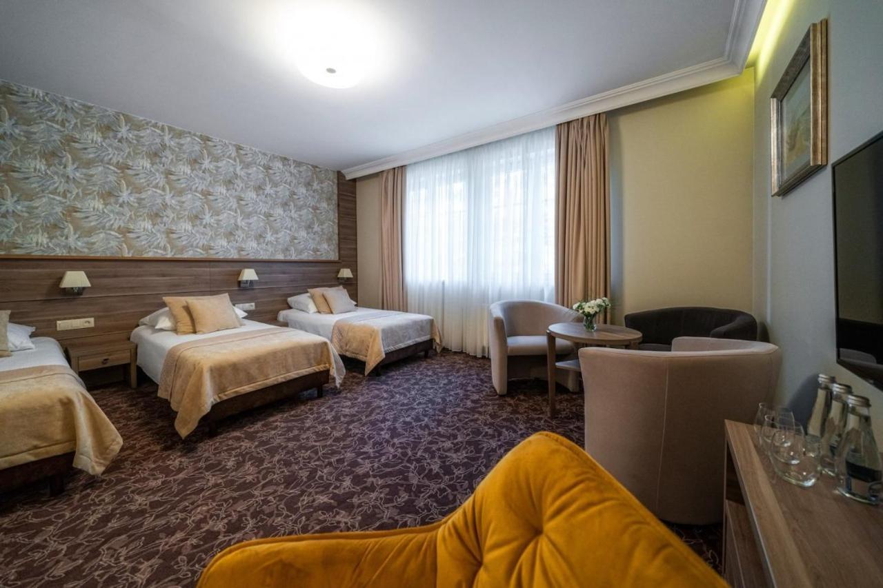 אוסטרולקה Korona Hotel מראה חיצוני תמונה