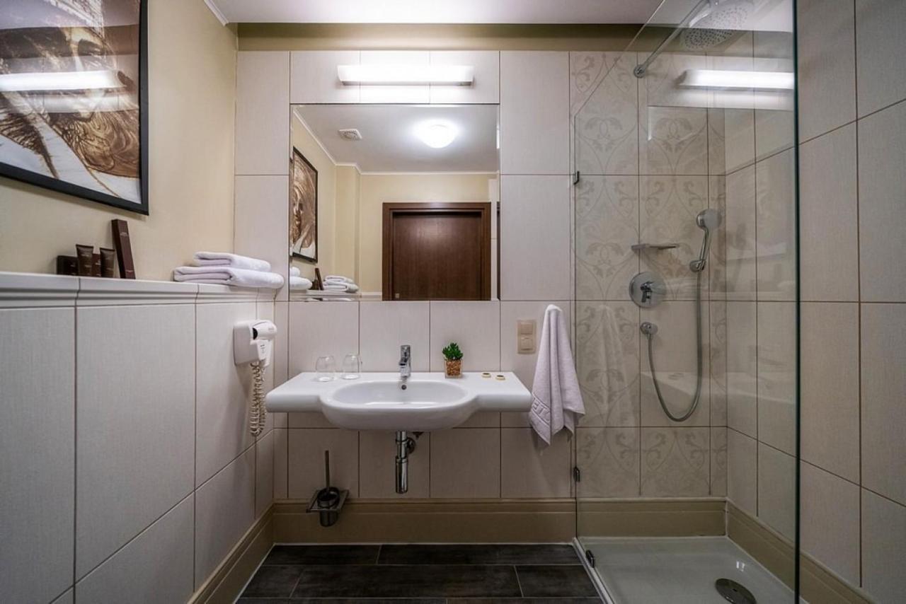 אוסטרולקה Korona Hotel מראה חיצוני תמונה