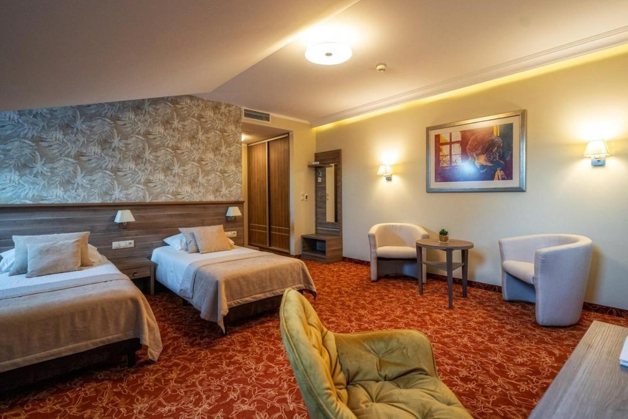 אוסטרולקה Korona Hotel מראה חיצוני תמונה